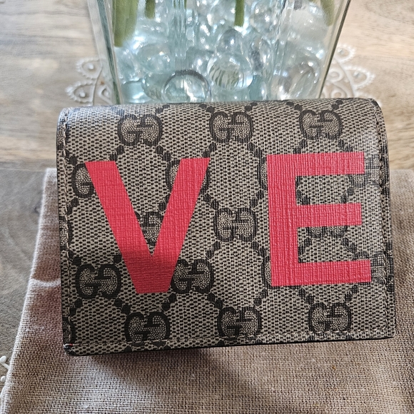Gucci GG Supreme Love Wallet - Picture 7 of 11